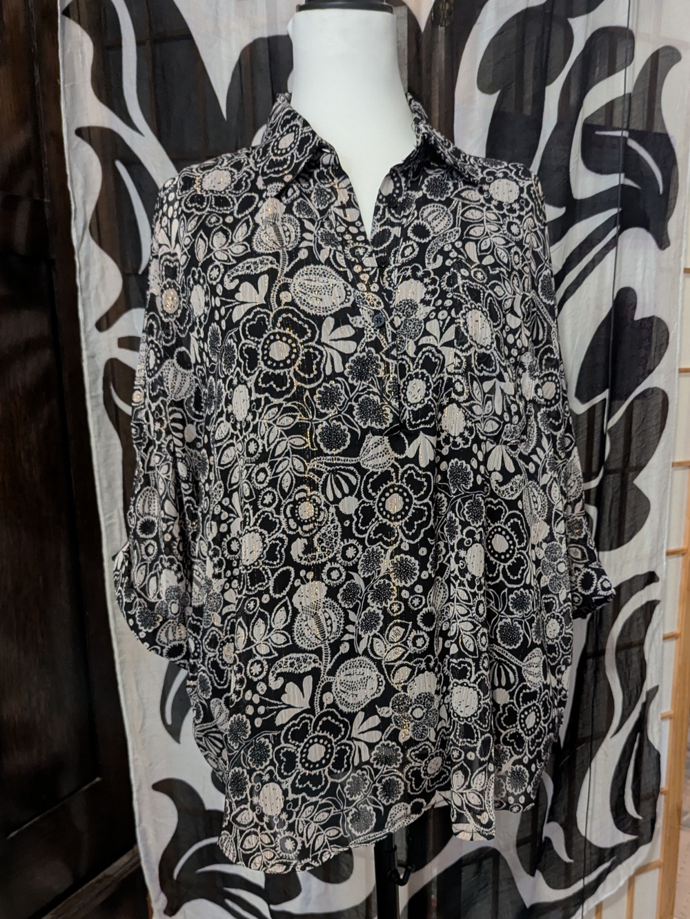 Emily Wonder Women’s Black and Cream Floral Button-Up Blouse